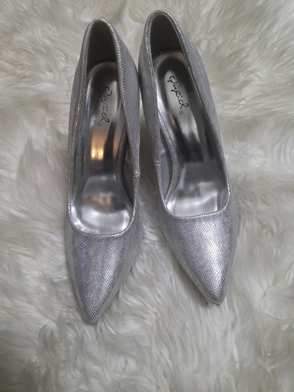 Qupid Silver Pointed Toe Women’s Pumps